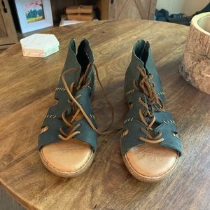 Born sandals size 9